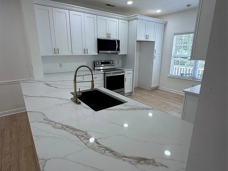 732 Inwood Hill Dr — Photo 4
