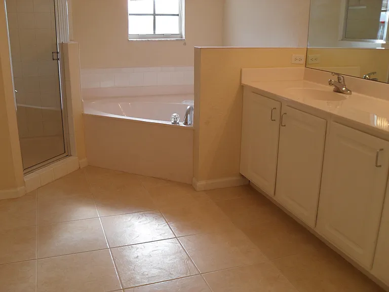 4234 Emerald Vis — Photo 11
