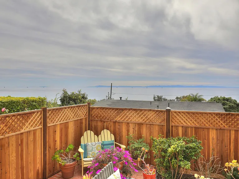2311 Shelby St — Photo 3