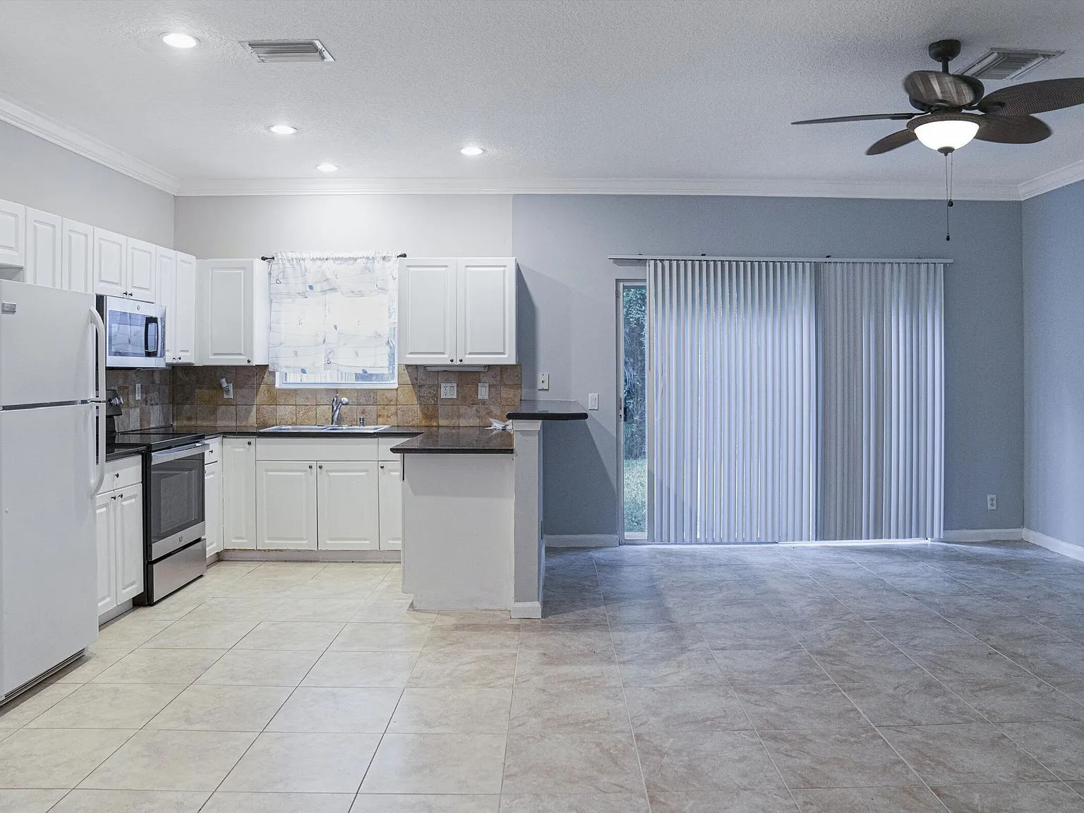 3 bed, 2.5 bath, 1338 sqft, $2,700 — Photo 4