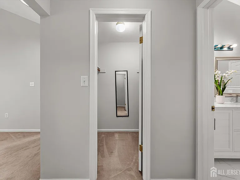 16 Lee Ct #405 — Photo 39