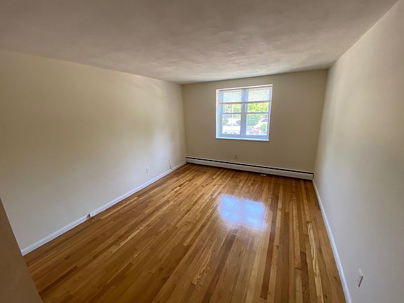 5th image of 114 Babcock St #26