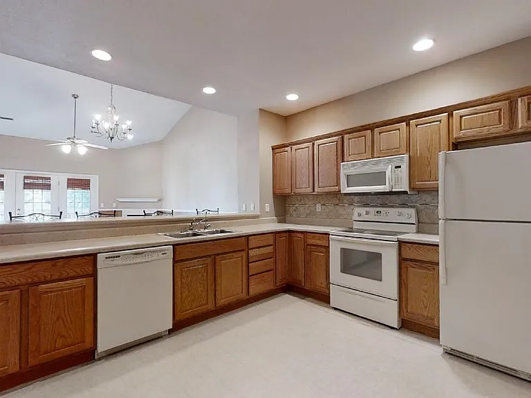 3832 Thornhill Cir — Photo 3