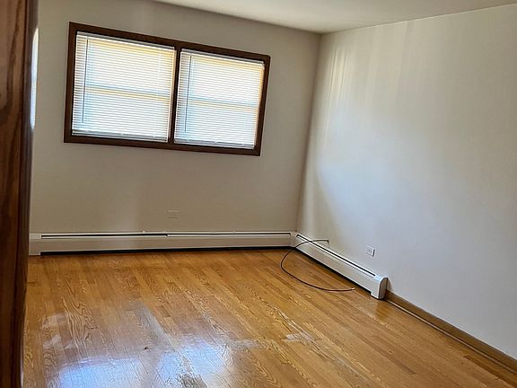 2nd image of 6646 N Harlem Ave #1S