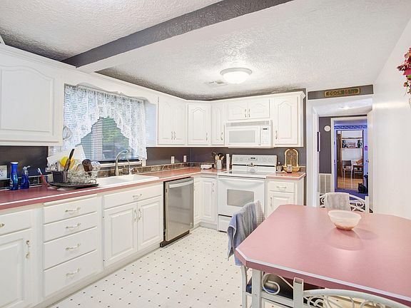 4th image of 25543 N Park Ave