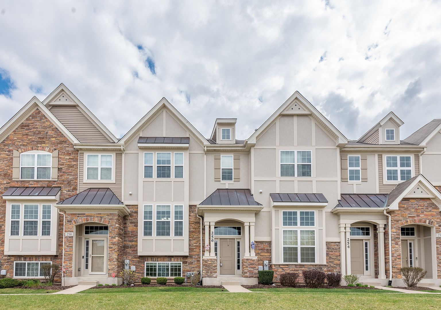 256 Dr, Carol Stream, IL 60188 Zillow