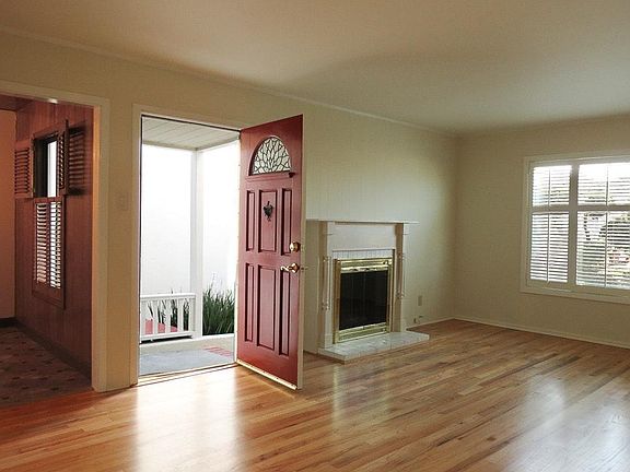 3rd image of 109 E Vista Ave