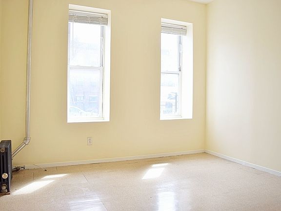3rd image of 709 Dekalb Ave APT 0001