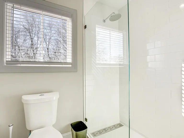 112 Park Ave — Photo 22