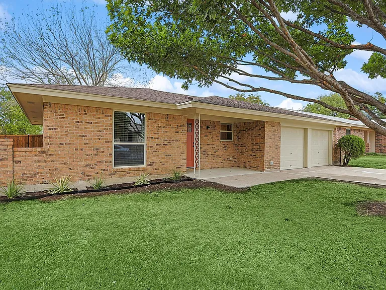 7517 Meadowbrook Dr — Photo 4