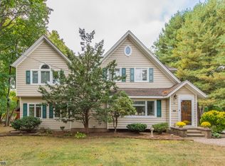 33 Aqueduct Ave, Pompton Plains, NJ 07444
