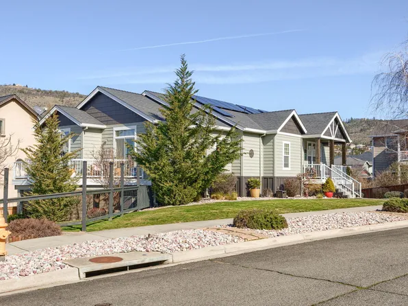 4663 Hathaway Dr, Medford, OR 97504