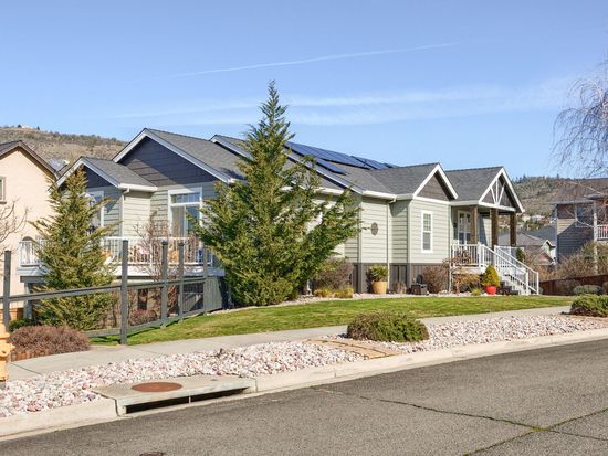 4663 Hathaway Dr, Medford, OR 97504