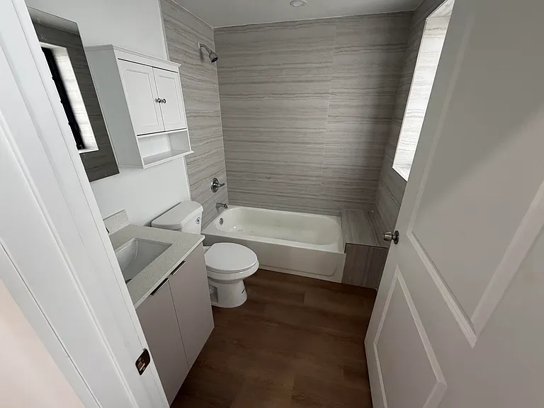 1619 Jefferson Ave #204 — Photo 6