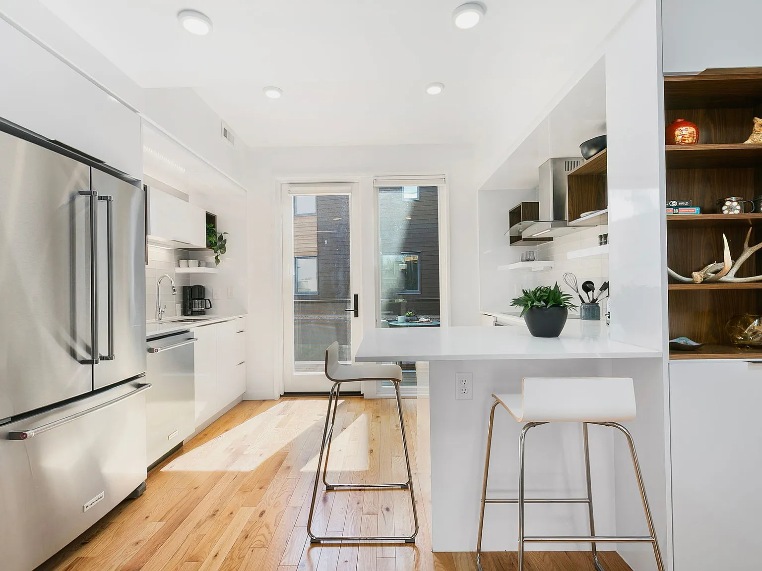 2 bed, 2.5 bath, 1407 sqft, $4,100 — Photo 4