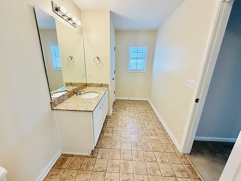 312 Ashmore Ln — Photo 17