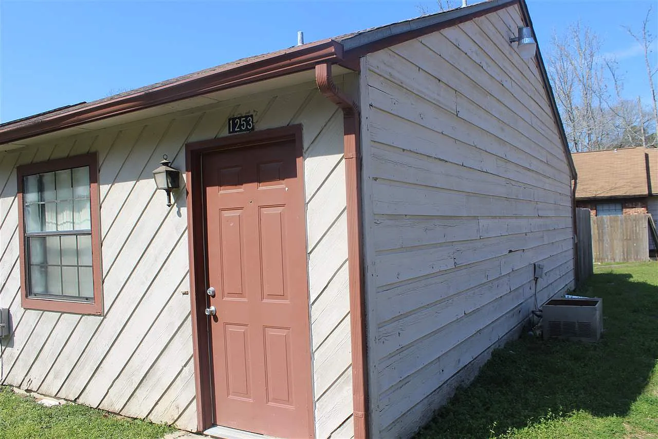 1 bed, 1.0 bath, 512 sqft, $850 — Photo 1