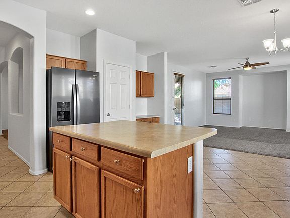 5th image of 2913 E Palm Beach Dr