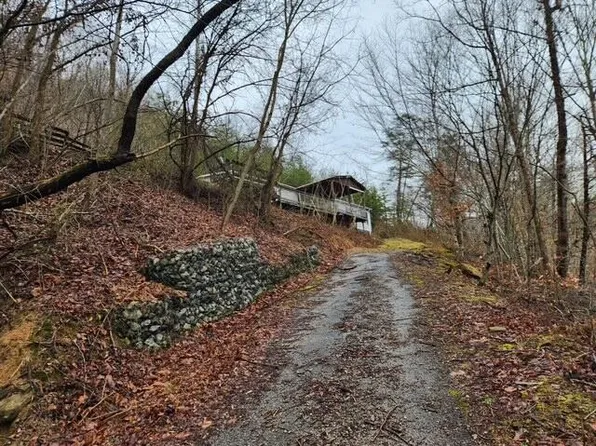 3646 Elkhorn Crk, Elkhorn City, KY 41522