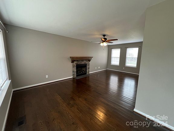 3rd image of 123 Creekwood Dr