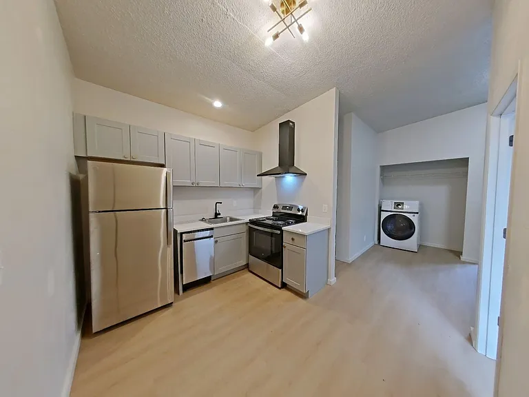 University Manor - Newly Renovated Units just a short walk from Campus! — Photo 52