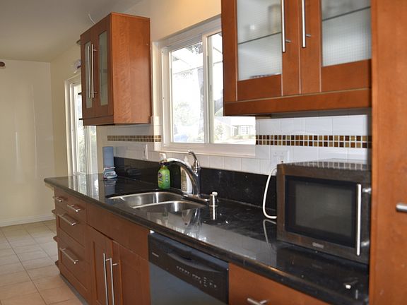 3rd image of 1354 E Avenida De Los Arboles
