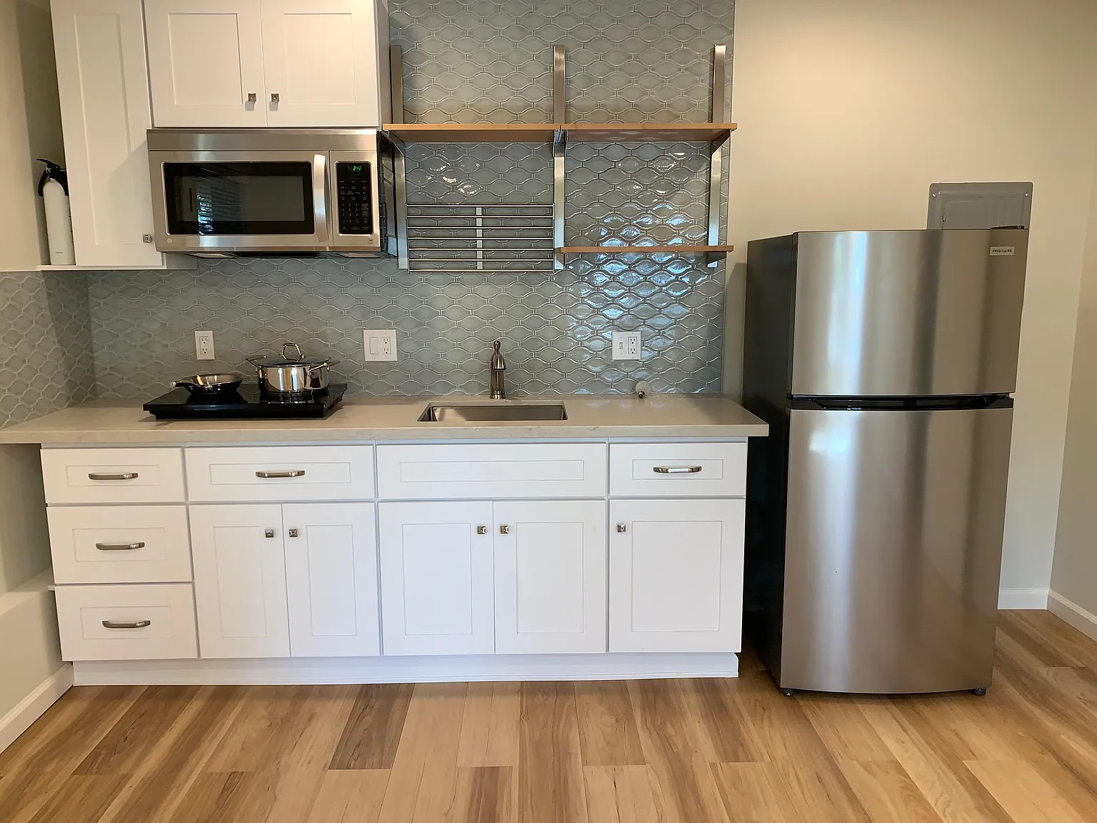 1120 James Pl — Photo 2