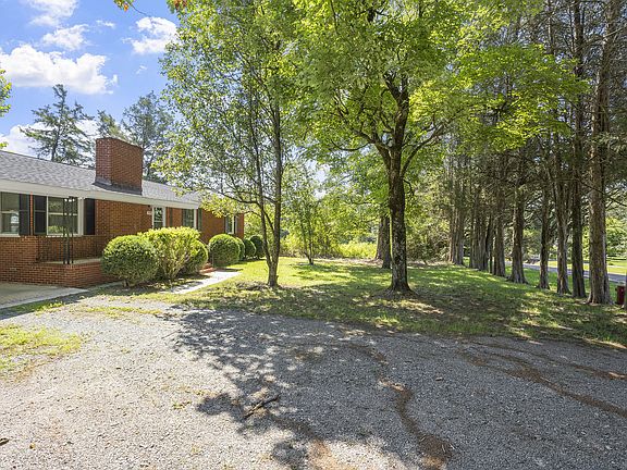 3rd image of 399 Willett Rd