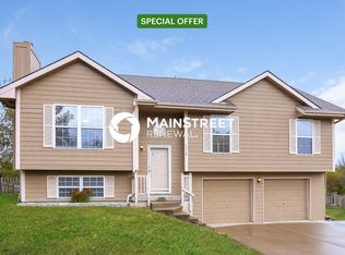 2215 Glenside Rd, Kearney, MO 64060