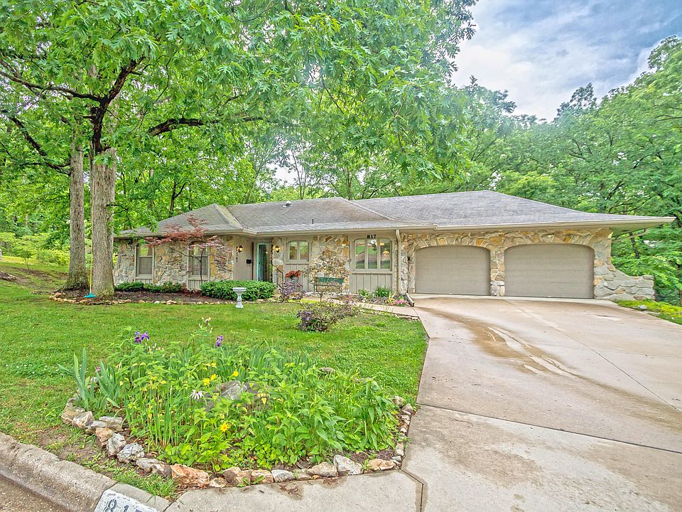 1st image of 817 College Park Dr