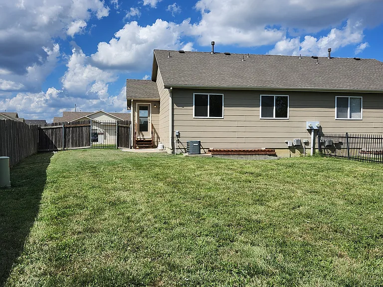 3360 N Governeour Cir — Photo 13