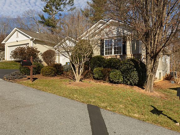 3rd image of 100 Creeks End Cir