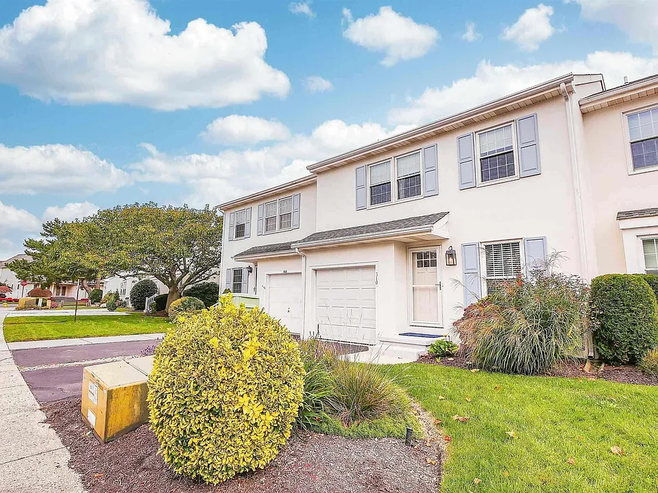 310 Seashell Ln