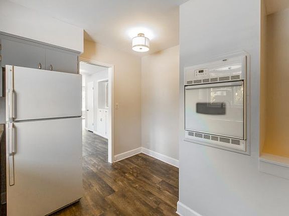 5th image of 2364 S Country Club Cir