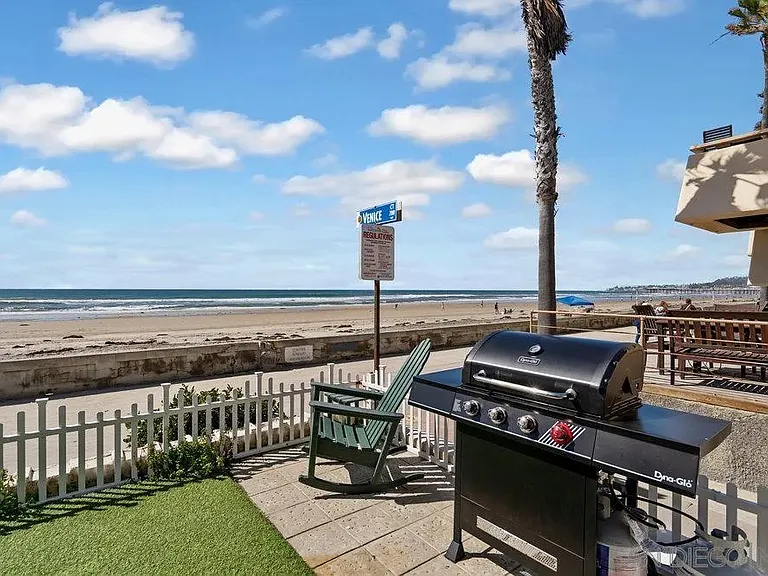 3911 Ocean Front Walk — Photo 14