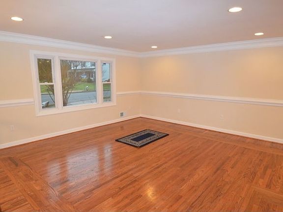 2nd image of 3009 School St