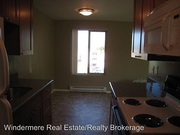 2nd image of 3326 Lombard Ave