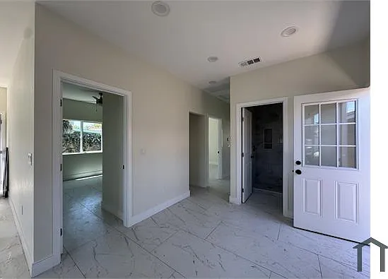 640 S Oak St — Photo 5