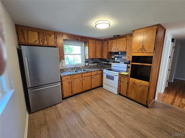 202 Stafford Ave — Photo 9