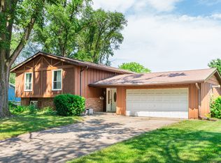 713 Wiltshire Ct, Crystal Lake, IL 60014