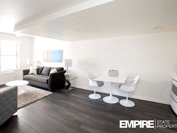 5th image of 150 W 51st St APT 722