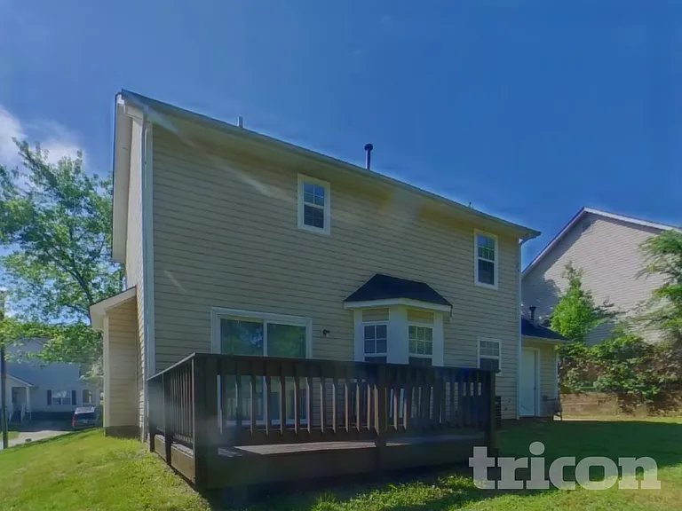 235 Chattaroy Dr — Photo 16