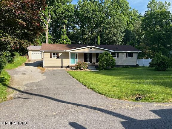 2nd image of 304 Shoreline Cir
