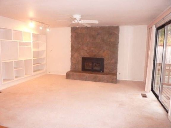 family room w/fireplace