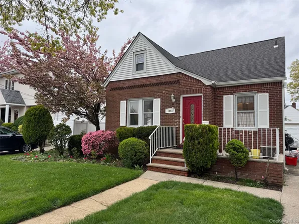 1067 Theodora Street, Franklin Square, NY 11010