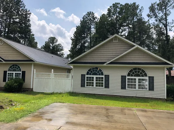 1049 McArthur Rd, Fayetteville, NC 28311