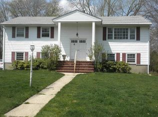 6 Fieldstone Ln, Ocean, NJ 07712