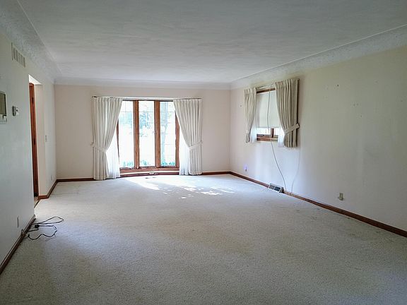 4th image of 700 Berger Dr