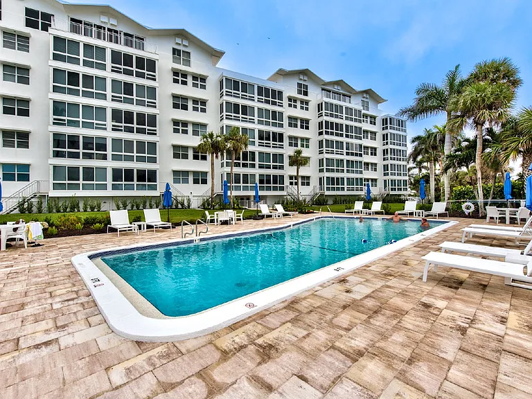 2121 Gulf Shore Blvd N #503 — Photo 10
