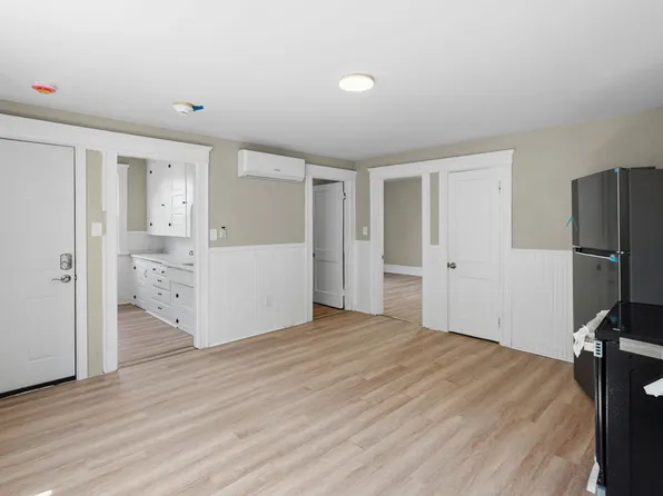 387 Grove St, 387 Grove St #2R, Woonsocket, RI 02895